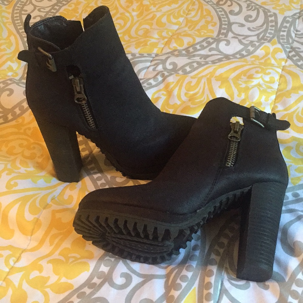 Rebels boots